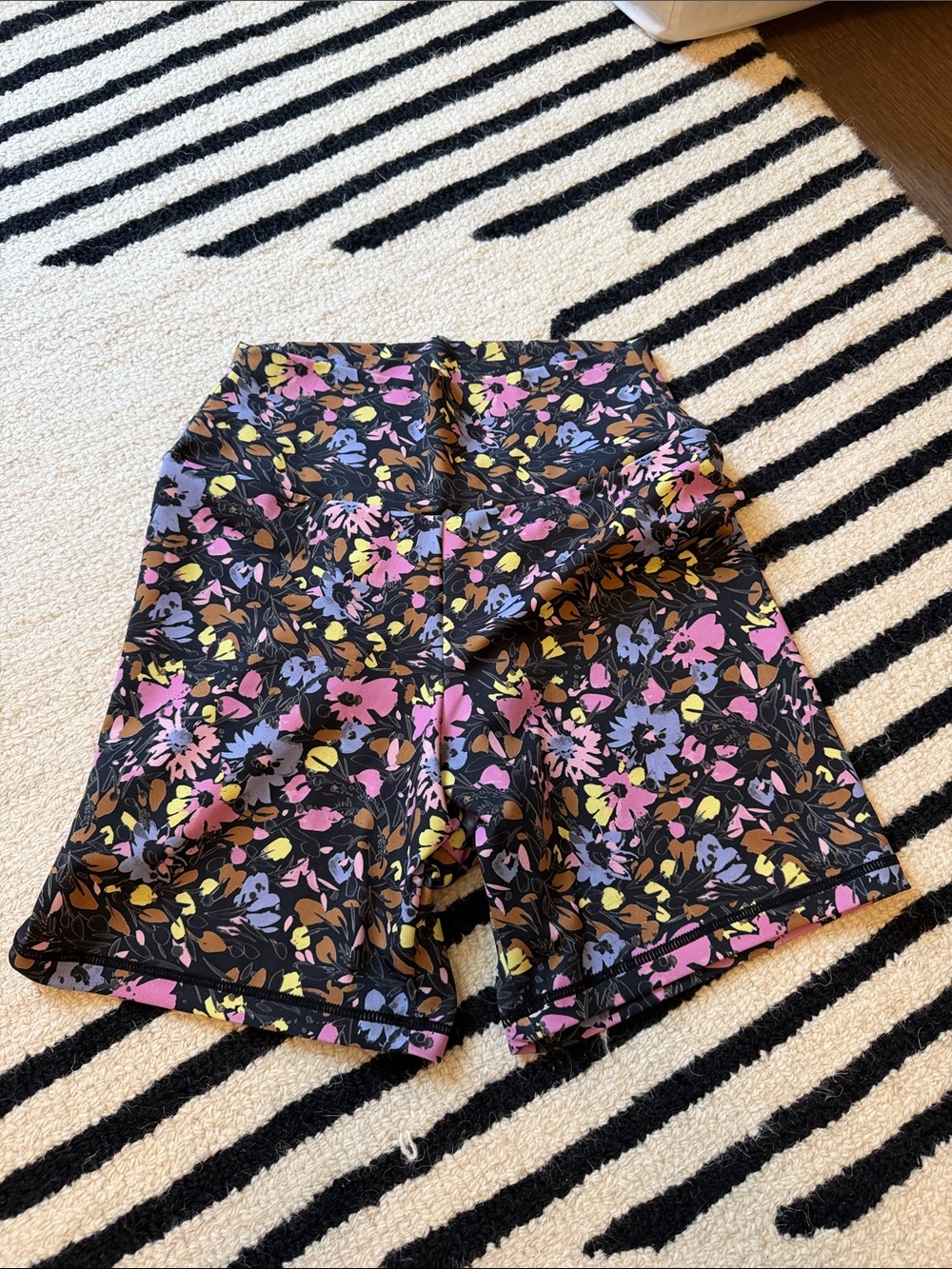 Saltwater Luxe floral spandex shorts size medium